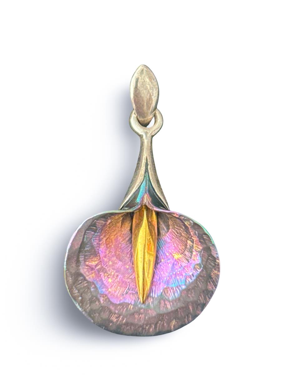 Pendentif calla rose titane