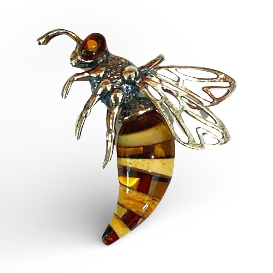 Abeille, pendentif en ambre et argent