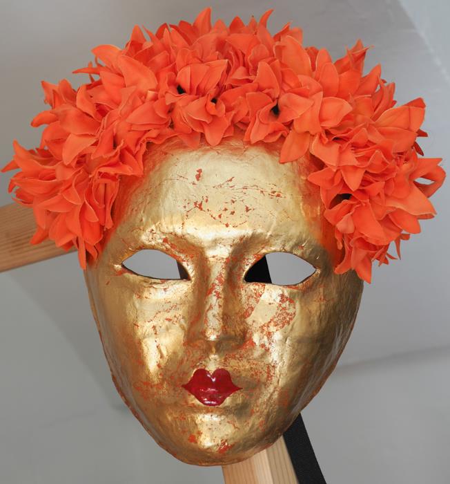 Máscara flores naranja