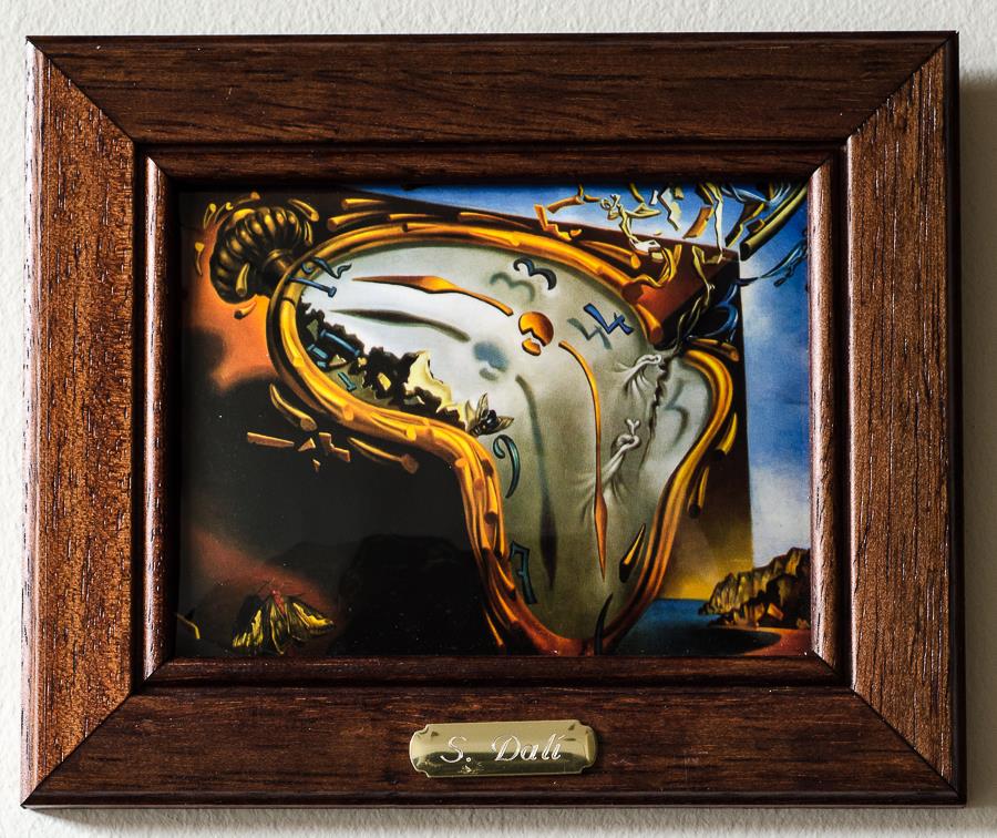 Salvador Dalí. Cuadro en esmalte "Reloj blando estallando"